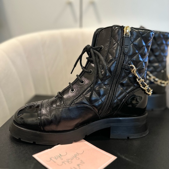 Chanel Shiny Lambskin Leather boots with CC chain - size 38C - Picture 9 of 15